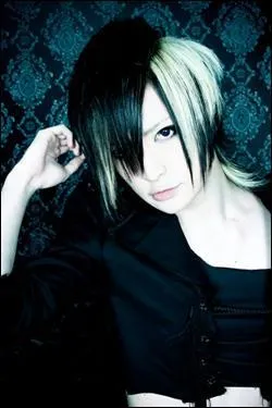 Donnez-moi le nom de cette clbrit, avec le nom de son groupe/ancien groupe :