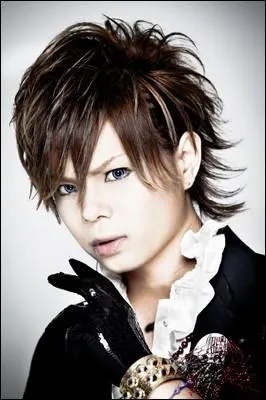 Donnez-moi le nom de cette clbrit, avec le nom de son groupe/ancien groupe :