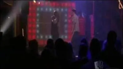 Que devait chanter Micro dans une bote de nuit ?