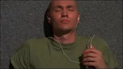 Avec qui Lucas fait-il quipe ?