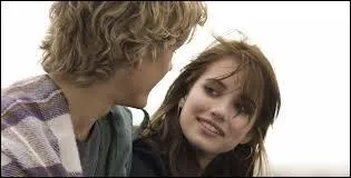 Quelle est la spcialit que mangent Freddie et Poopy au restaurant ?