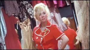 O se trouve Drippy au moment de l'incendie, et qui la sauve ?