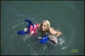 D'o saute Poopy avec les vtements de sa belle-mre ?