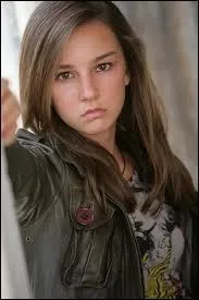 Comment s'appelle la soeur de Poopy et quel est son surnom ?