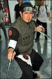 Qui est ce jnin de Konoha, ancien membre des douze ninjas gardiens du pays du feu et fils du troisime Hokage ?