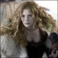 Comment s'appelle la petite-amie de James ?