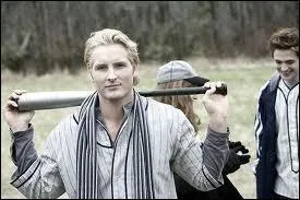 A quel sport les Cullen jouent-ils en invitant Bella ?