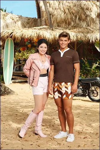 Lela est la chef des surfeurs.