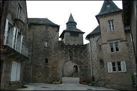 Je me promne dans les rues de la commune de Corrze (Corrze). Je suis donc en rgion ...