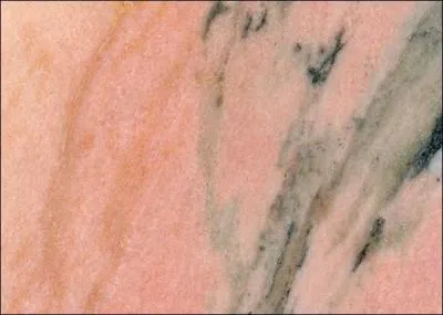 Dans quel pays extrait-on ce marbre rose utilis pour les sols ou salles de bains.