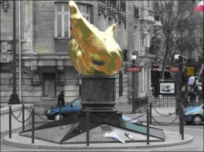 Ceci n'est qu'un dtournement de monument, faon de parler, bien sr. O sommes-nous ?