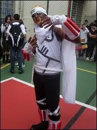 Qui est cet homme farfelu, adorant rapper mais n'ayant aucun talent et hte du dmon  huit queues Hachibi ?