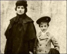 Suzanne Valadon est mre d'un peintre clbre. Lequel ?