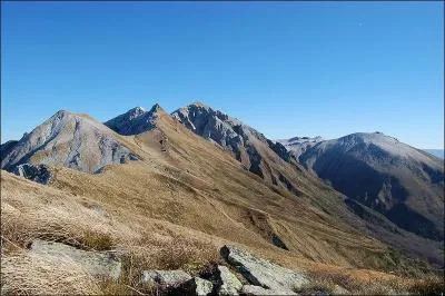 Quelle est l'altitude du Puy de Sancy ?