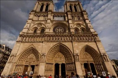 En combien d'annes fut construite la Cathdrale Notre-Dame de Paris ?