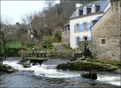 Quel peintre s'installa  Pont-Aven en 1886 ?