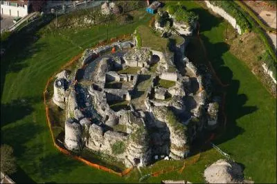 Quel est ce chteau des Yvelines, qui fut en 1536 en possession de Diane de Poitiers ?