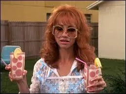 Qui Joyce sduit-elle au dbut du film ?