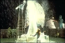 Que sculpte Edward dans de la glace ?