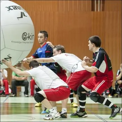 Combien y a-t-il de personnes sur le terrain lors d'une priode ?