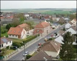 Voici la commune de Oisemont (rgion Picardie) vue du ciel. A votre avis, dans quel dpartement se situe-t-elle ?