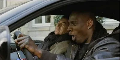 Autos/Motos - Quelle est la marque de la voiture que conduit Omar Sy dans le film  Intouchables  ?