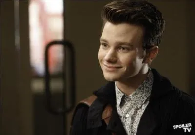 Quelle actrice joue la directrice du magazine internet dans lequel travaille Kurt ?