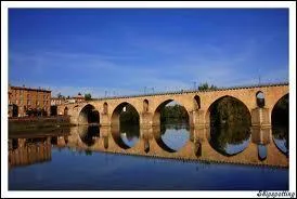 Le pont Vieux, rig en 1776, est un trs clbre pont. Quel(le) est ce(tte) fleuve(rivire) qui coule dessous ?