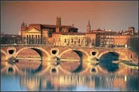  vol d'oiseau, combien de kilomtres sparent Montauban de Toulouse ?
