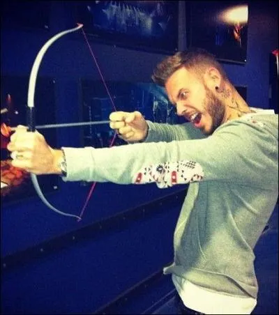 Matthieu fait de la pub avec Adrianna Karenbeu pour ?