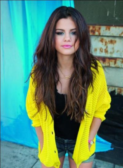 Avec qui Selena Gomez est-elle sortie longtemps (en 2012-2013) ?