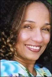 Comment s'appelle sa femme joue par Ella Joyce ?