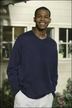 Comment s'appelle le petit-ami de la cadette de la famille Kyle , jou par Andrew McFarlane ?