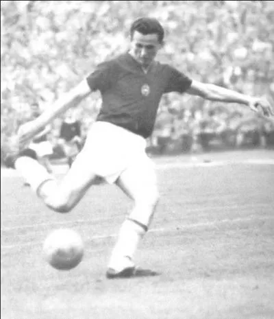 Qui est cette lgende du football ?