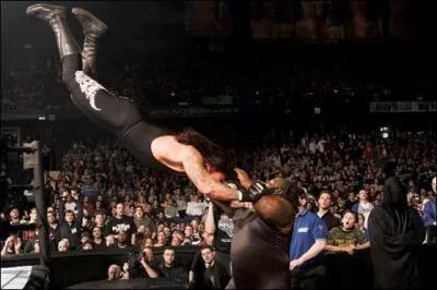 Qui fut sa quinzime victime dans un Casket match  Wrestlemania 22 ?