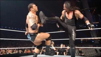 Qui fut sa seizime victime  Wrestlemania 23 pour le World Heavyweight championship ?