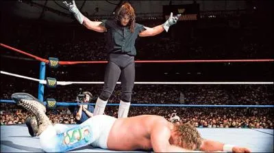 Qui a t sa deuxime victime  Wrestlemania 8 ?