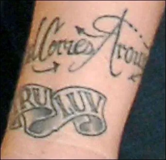 A qui appartient ce tatouage ?