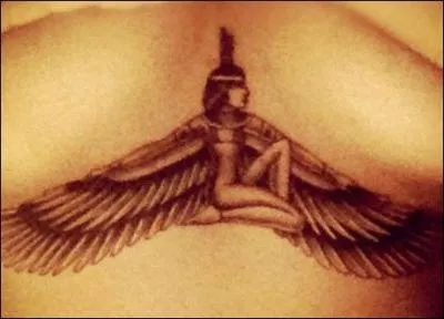 A qui appartient ce tatouage ?