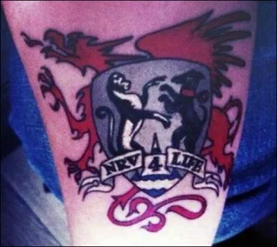 A qui appartient ce tatouage ?