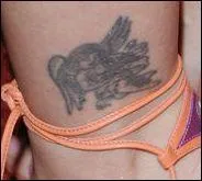 A qui appartient ce tatouage ?