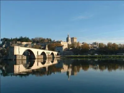 Ce dpartement du Sud-Est a pour chef-lieu Avignon, la cit des papes. Peupl par 555 000 habitants, on peut y apercevoir le clbre Mont Ventoux. Quel est-il ?