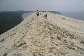 Comment s'appelle la cte situe entre Hossegor et l'estuaire de la Gironde ?