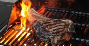 Combien faut-il de minutes de cuisson (au barbecue) sur chaque face pour obtenir une cte de boeuf saignante si elle pse environ 1 kg, et mesure 6 cm d'paisseur ?