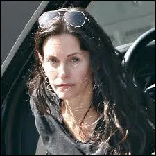 Elle joue dans deux sries connues.