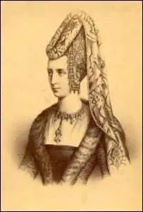 Je me nomme lisabeth de Wittelsbach-Ingolstadt, mais on me surnomme Isabeau de Bavire . Je suis ne en 1371 (de tienne III de Wittelsbach de Bavire et de Tadda Visconti, fille du duc de Milan) et dcde le 24 septembre 1435  l'htel Saint-Pol  Paris. J'pouse en 1385 le roi :