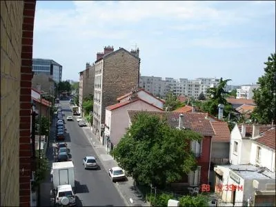Colombes, ville o le maire est Philippe Sarre, est-ce que le maire de la ville est franais ?