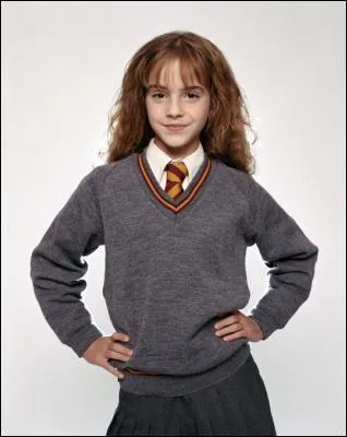 Quel est le premier sort que Hermione montre  Ron et Harry dans le poudlard express dans Harry Potter  l'ecole des sorcier?