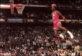 Quel joueur possde le record de la plus haute moyenne de points pendant une saison entire ?