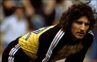 Jusqu' 2002, comment s'appelait le championnat ?